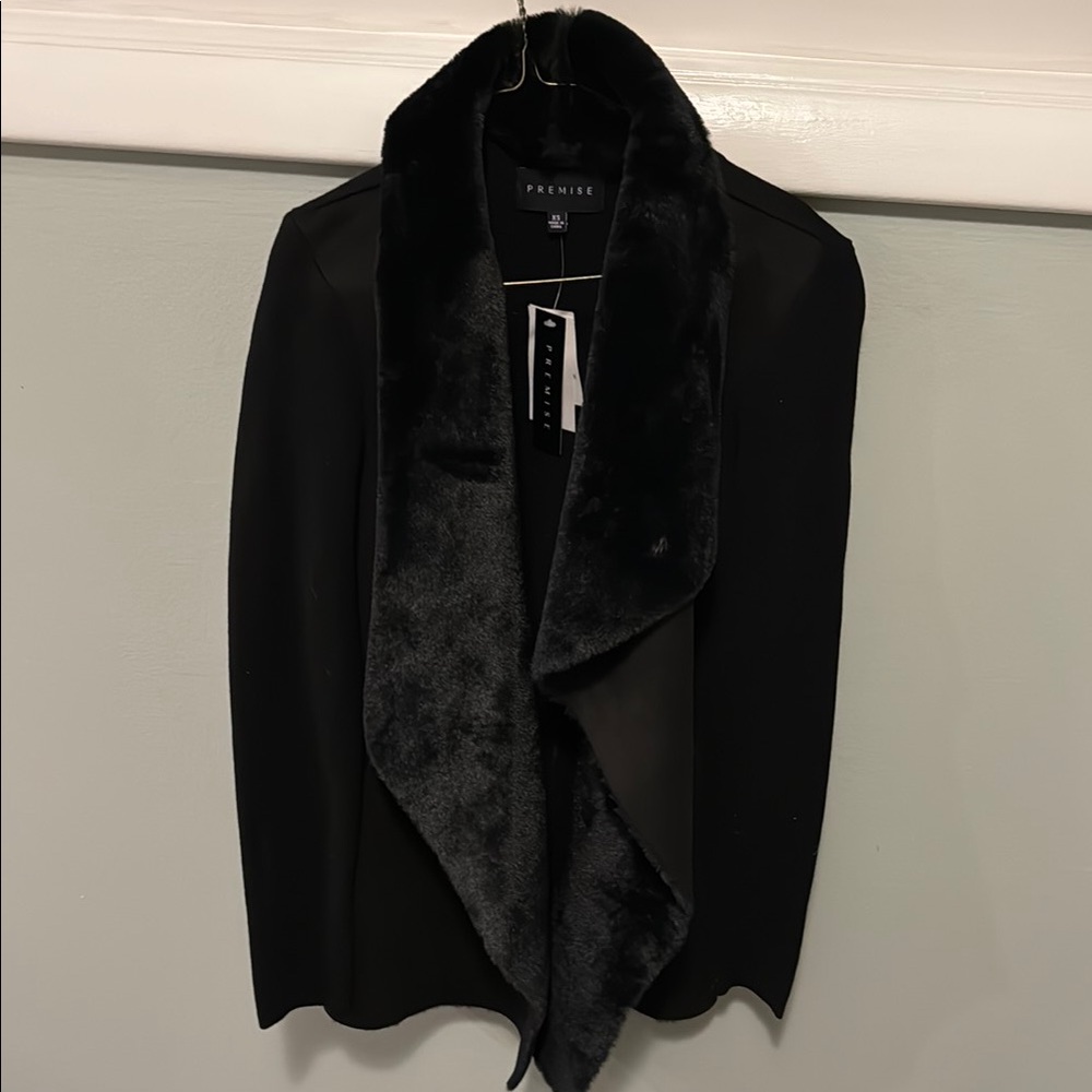 PREMIER Women's Black Faux Fur Collar Jacket